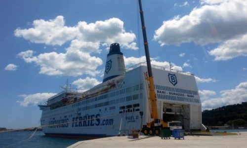 crane_on_Ship